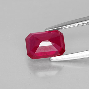 Rubis rouge naturelle taille émeraude, 1,40 ct, SI