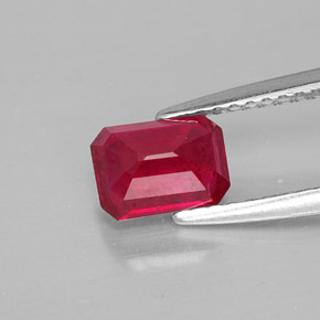 Rubis rouge naturelle taille émeraude, 1,25 ct, SI