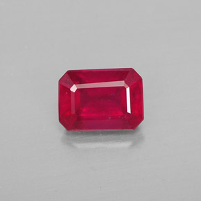Rubis rouge naturelle taille émeraude, 1,38 ct, SI