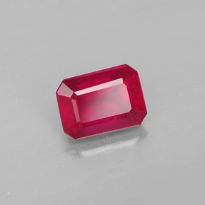 Rubis rouge naturelle taille émeraude, 1,38 ct, SI