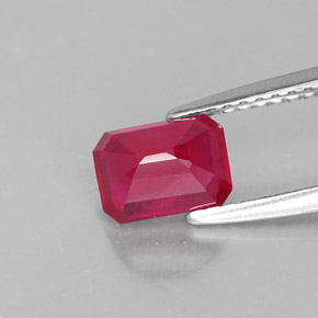 Rubis rouge naturelle taille émeraude, 1,38 ct, SI