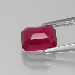 Rubis rouge naturelle taille émeraude, 1,44 ct, SI