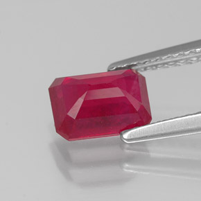 Rubis rouge naturelle taille émeraude, 1,56 ct, SI
