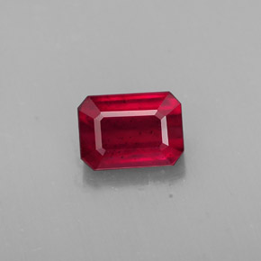 Rubis rouge naturelle taille émeraude, 1,57 ct, SI