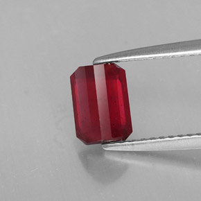 Rubis rouge naturelle taille émeraude, 1,57 ct, SI