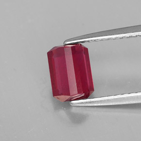 Rubis rouge naturelle taille émeraude, 1,33 ct, SI