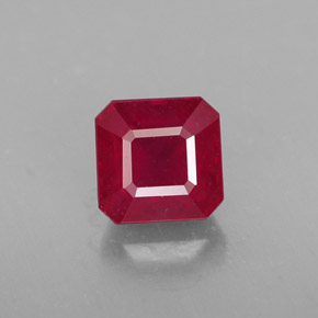 Rubis rouge naturelle taille émeraude, 1,55 ct, SI