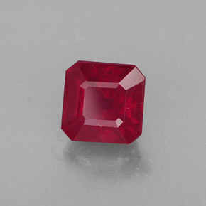 Rubis rouge naturelle taille émeraude, 1,55 ct, SI