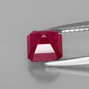 Rubis rouge naturelle taille émeraude, 1,55 ct, SI