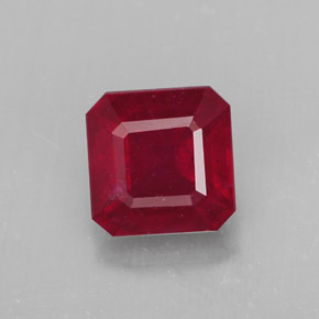 Rubis rouge naturelle taille émeraude, 1,96 ct, SI
