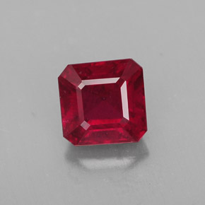 Rubis rouge naturelle taille émeraude, 1,65 ct, SI