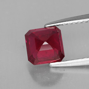 Rubis rouge naturelle taille émeraude, 1,65 ct, SI