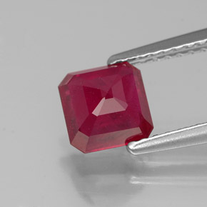 Rubis rouge naturelle taille émeraude, 1,49 ct, SI