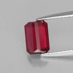 Rubis rouge naturelle taille émeraude, 1,50 ct, SI