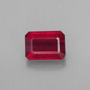 Rubis rouge naturelle taille émeraude, 1,57 ct, SI