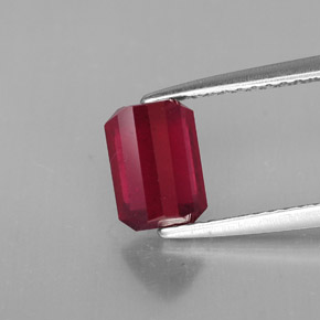 Rubis rouge naturelle taille émeraude, 1,73 ct, SI