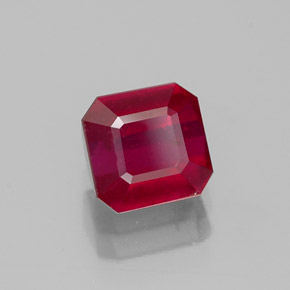 Rubis rouge naturelle taille émeraude, 1,50 ct, SI