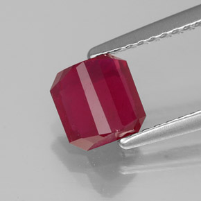 Rubis rouge naturelle taille émeraude, 1,50 ct, SI