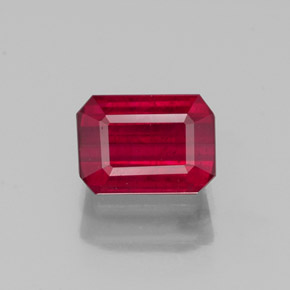 Rubis rouge naturelle taille émeraude, 1,57 ct, SI