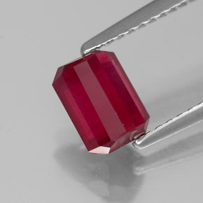 Rubis rouge naturelle taille émeraude, 1,57 ct, SI