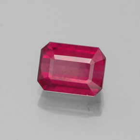 Rubis rouge naturelle taille émeraude, 1,34 ct, SI
