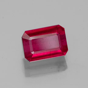 Rubis rouge naturelle taille émeraude, 1,62 ct, SI