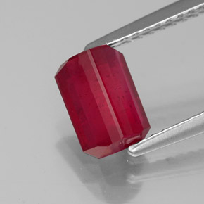 Rubis rouge naturelle taille émeraude, 1,62 ct, SI