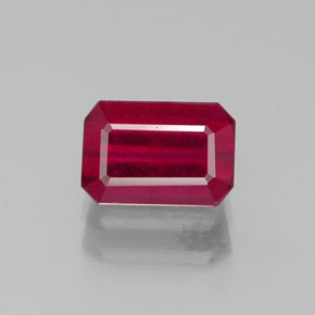 Rubis rouge naturelle taille émeraude, 1,32 ct, SI