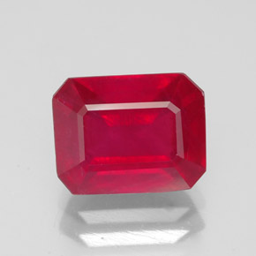 Rubis rouge naturelle taille émeraude, 3,22 ct, SI