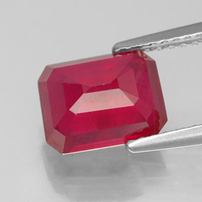 Rubis rouge naturelle taille émeraude, 3,22 ct, SI