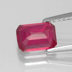 Rubis rouge naturelle taille émeraude, 1,34 ct, SI