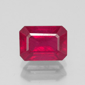 Rubis rouge naturelle taille émeraude, 1,62 ct, SI