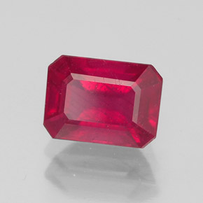 Rubis rouge naturelle taille émeraude, 1,62 ct, SI