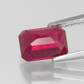 Rubis rouge naturelle taille émeraude, 1,62 ct, SI