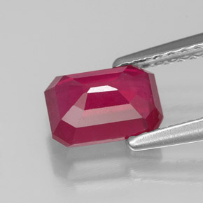 Rubis rouge naturelle taille émeraude, 1,43 ct, VS-SI