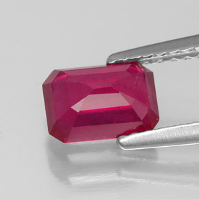 Rubis rouge naturelle taille émeraude, 1,39 ct, VS-SI