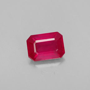 Rubis rouge naturelle taille émeraude, 1,36 ct, VS-SI
