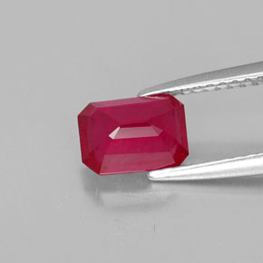 Rubis rouge naturelle taille émeraude, 1,36 ct, VS-SI