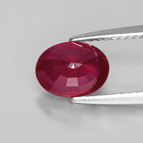 Rubis rouge naturelle coupe ovale, 1,82 ct, VS-SI