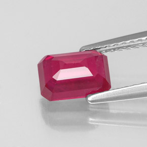 Rubis rouge naturelle taille émeraude, 1,54 ct, VS-SI