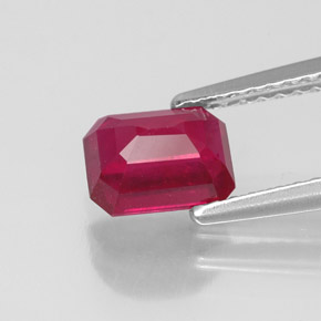 Rubis rouge naturelle taille émeraude, 1,52 ct, VS-SI