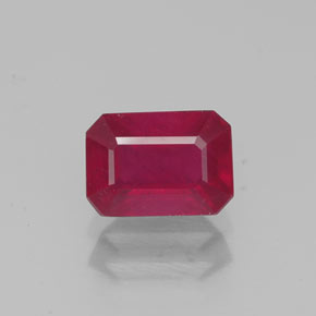 Rubis rouge naturelle taille émeraude, 1,47 ct, VS-SI