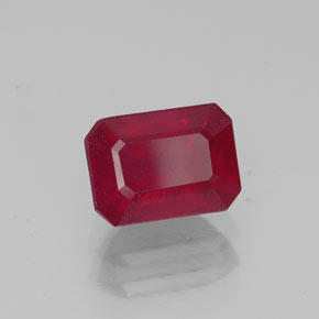 Rubis rouge naturelle taille émeraude, 1,69 ct, VS-SI