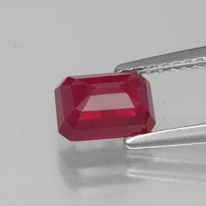 Rubis rouge naturelle taille émeraude, 1,69 ct, VS-SI