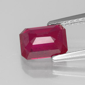 Rubis rouge naturelle taille émeraude, 1,46 ct, VS-SI
