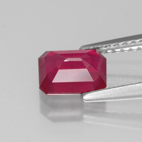 Rubis rouge naturelle taille émeraude, 1,29 ct, VS-SI