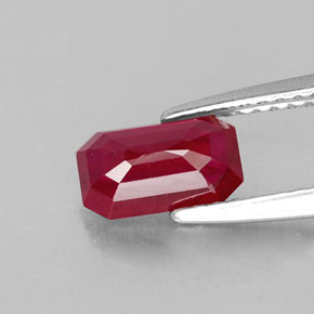 Rubis rouge naturelle taille émeraude, 1,08 ct, VS-SI
