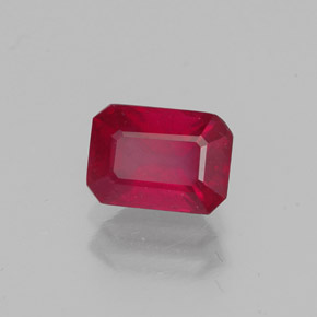 Rubis rouge naturelle taille émeraude, 1,32 ct, VS-SI