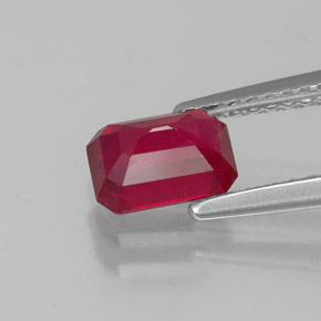 Rubis rouge naturelle taille émeraude, 1,32 ct, VS-SI