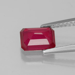Rubis rouge naturelle taille émeraude, 1,42 ct, VS-SI